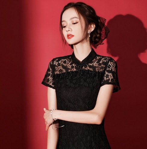 ワンピース ワンピドレス ロング丈 袖あり 半袖 襟付き スリム タイト デザイン 美ライン ニュアンス レース 刺繍 ビジュー 装飾 ロマンチック モノトーン かわいい 大人可愛い きれいめ