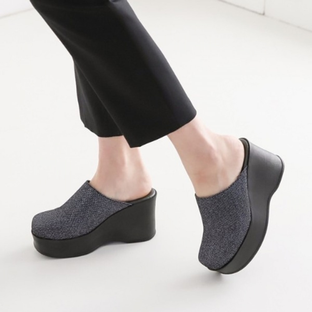 (ニナスパリ) 8.5cm チャンキーヒールキラキラスリッパ 5,554円