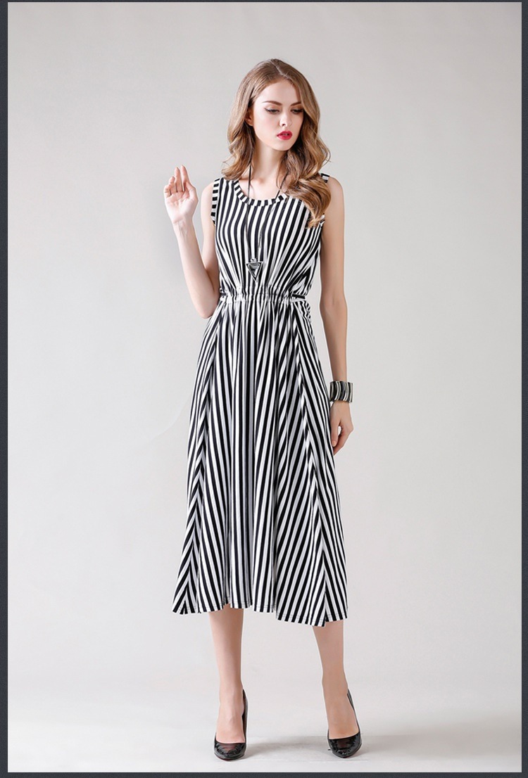 マキシ丈ノースリーブストライプドレス