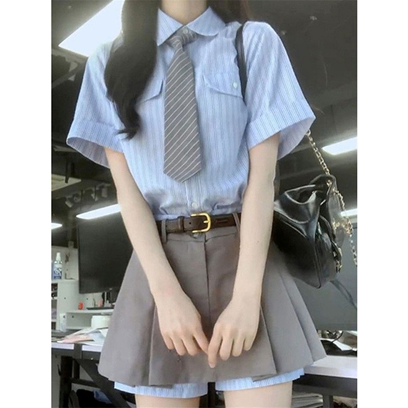 上品なプレッピースタイルのレディースJK制服セット夏ブルーの半袖シャツハイウエストのプリーツスカートツーピースセット