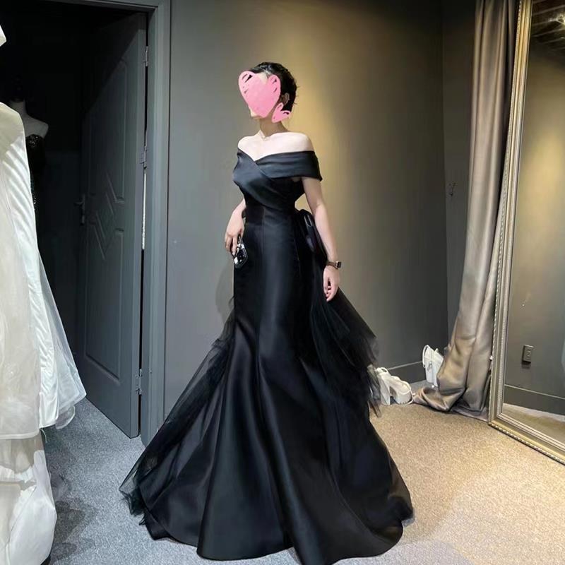 女性用ブラックオフショルダーイブニングドレス高級イブニングバンケット控えめな贅沢ニッチなスタイルマーメイドスカート洗練された雰囲気