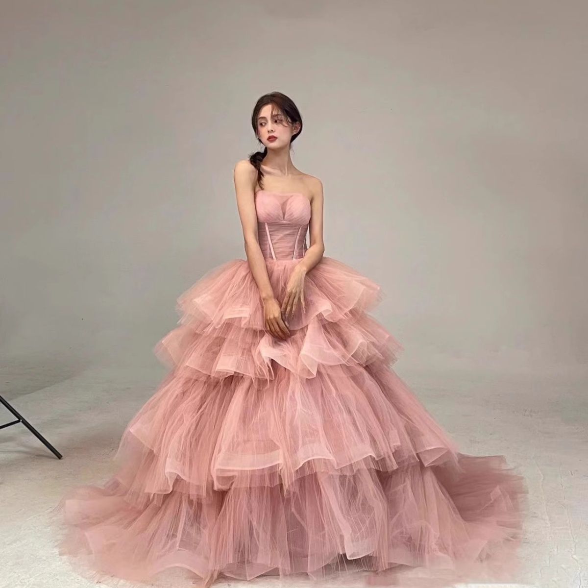 【2枚購入で 3oo円OFF！】大人ギフトピンクの誕生日ドレスストラップレス2025ウェディングドレスライトプリンセススカート 5,642円