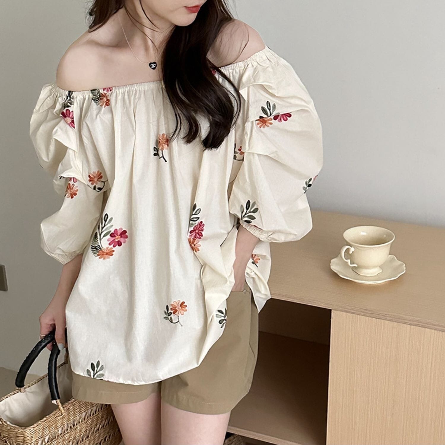 トップス カットソー レディース 半袖 ボリューム袖 パフスリーブ ドロップショルダー バルーン袖 ラウンドネック オフショルダー ワンショルダー ワイド ストレート フェミニン 刺繍 ギャザー