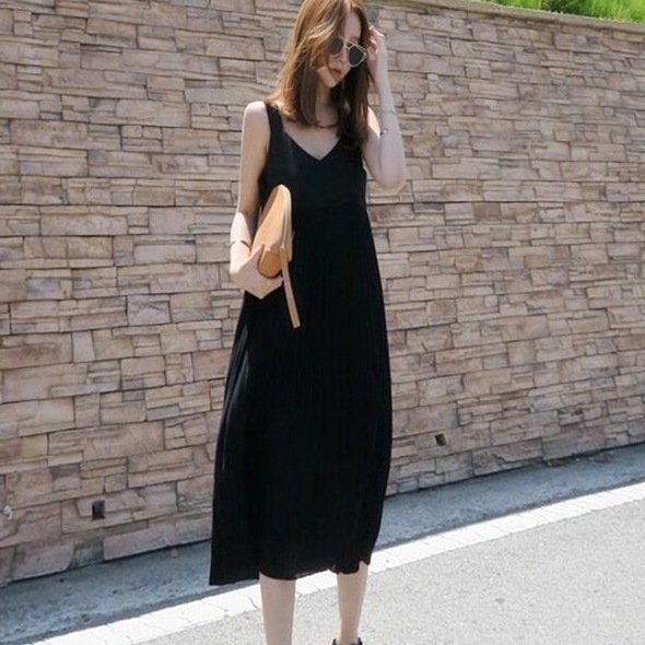 ワンピース ミディアム丈ワンピース ノースリーブワンピース Vネック 背中開き バックシャン ミディアム丈 透け感 かわいい 大人可愛い きれいめ シンプル 上品 おしゃれ カジュアル こなれ感