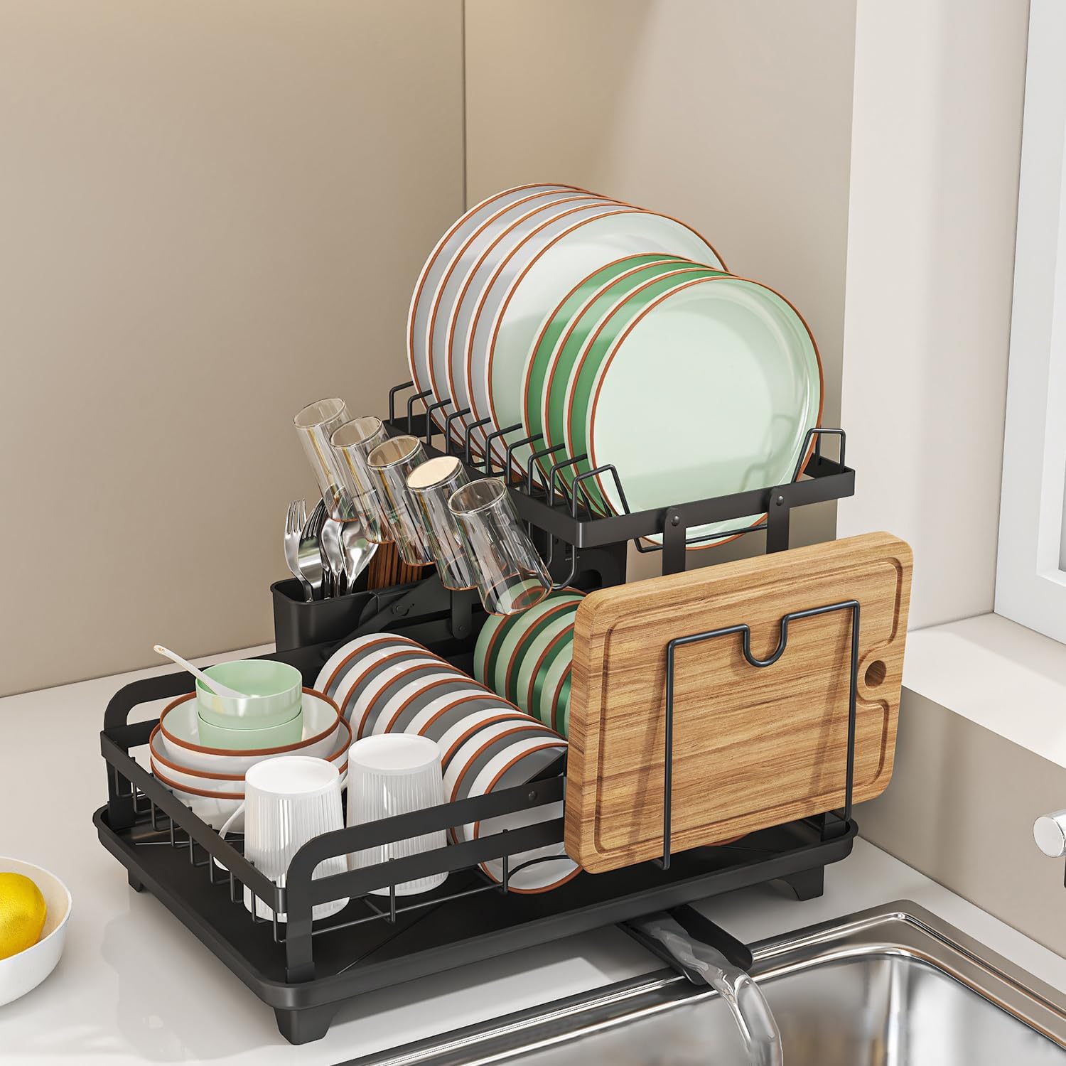 水切りラック キッチン食器収納 取り外し可能カトラリーバスケット 回転式注ぎ口 箸立て コップかけ 自動排水 ブラック