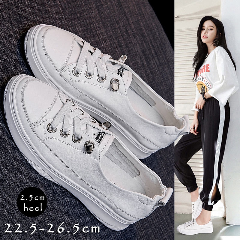 送料無料 スニーカー 靴 レディース 大きいサイズ レディース スニーカー ローカット レースアップ 歩きやすい スニーカー レディース フラット ヒール2.5cm 22.526.5cm 本革 白