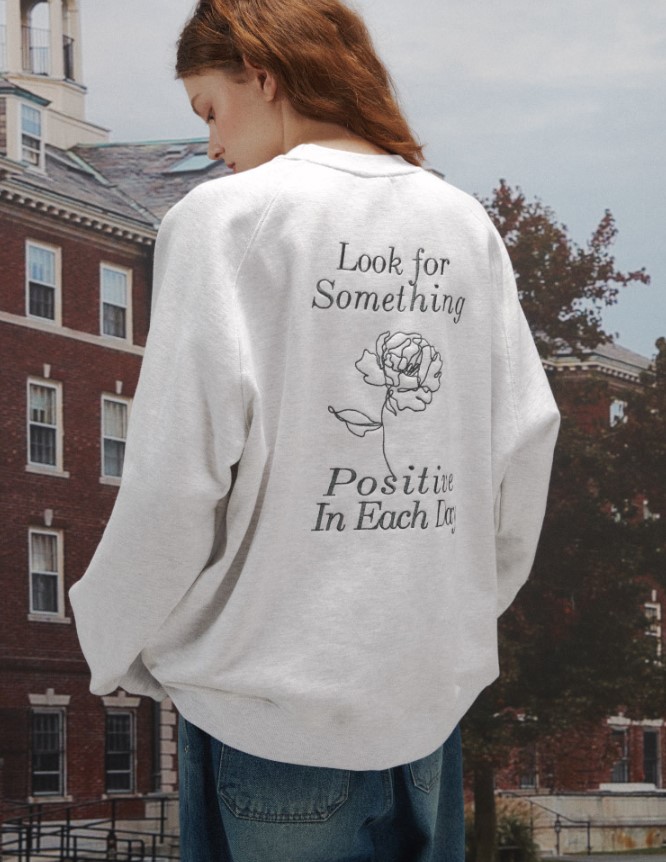 ポジティブ刺繍ラグランスウェットシャツ White　UNISEX