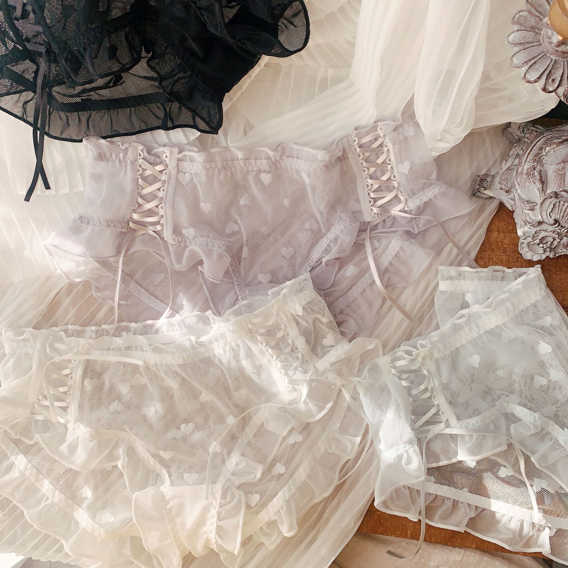【1点ご購入 で10点プレゼントいたします】透き通るようなおぼろ網糸のハートモチーフがキュートな木耳元のダブルリボンの中にウエストポーチとヒップの少女パンツ