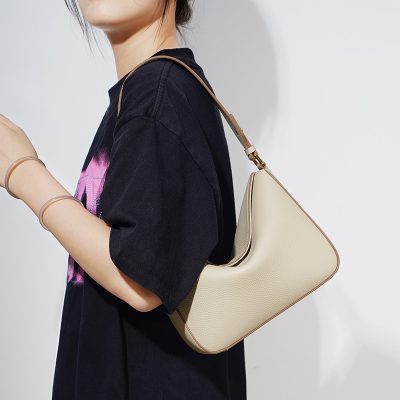 【本革/5カラー /キーホルダーを贈る】2way/3way タッセル ラージ ショルダーバッグ