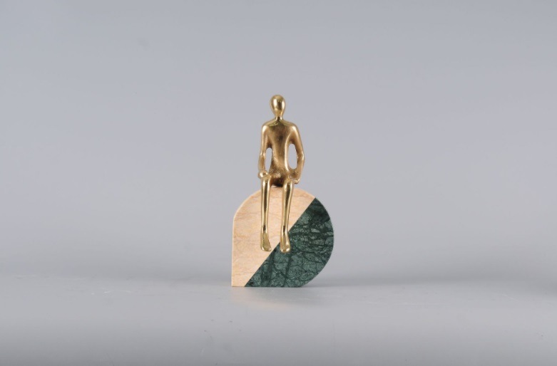 天然黄緑大理石　孤独な小さな男