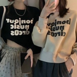 ２色 トップス トレーナー レディース 秋冬 春 カジュアル ゆったり ショート丈 長袖 ラウンドネック プルオーバー ブラック 春カラー 秋カラー アプリコット S M L ゆったり 大人可愛い カ