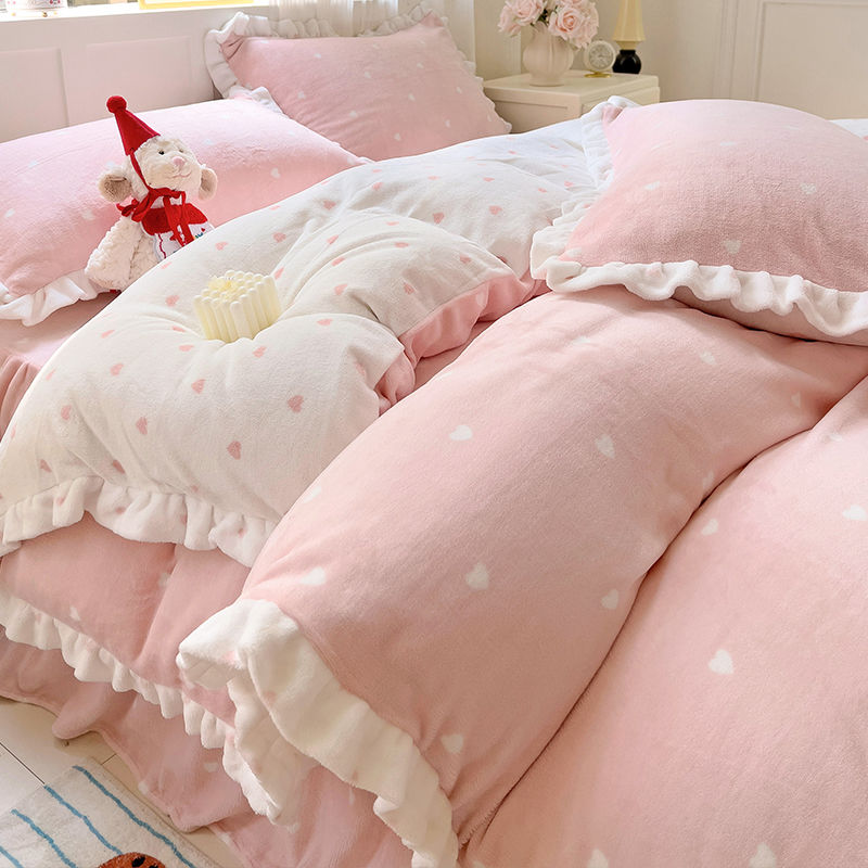 お姫様風ミルクウールベッドの上に冬の厚手レース布団カバーシーツと絨毯サンゴウールベッド笠ベッドの4点セット