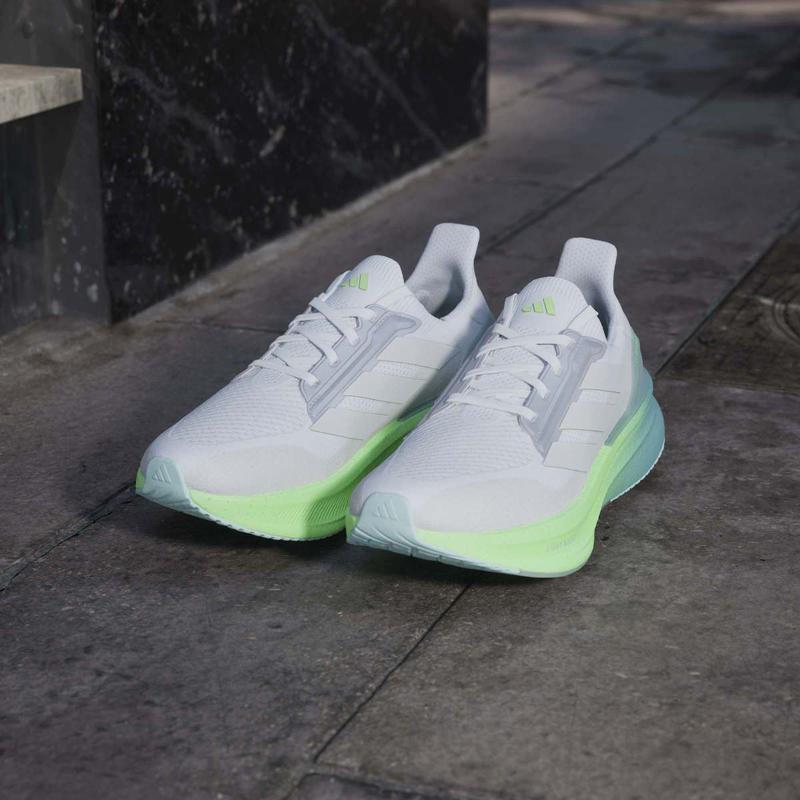 [女性] ウルトラブースト 5X (JQ2927) 女性用クッショニング ランニングシューズ ホワイトグリーン