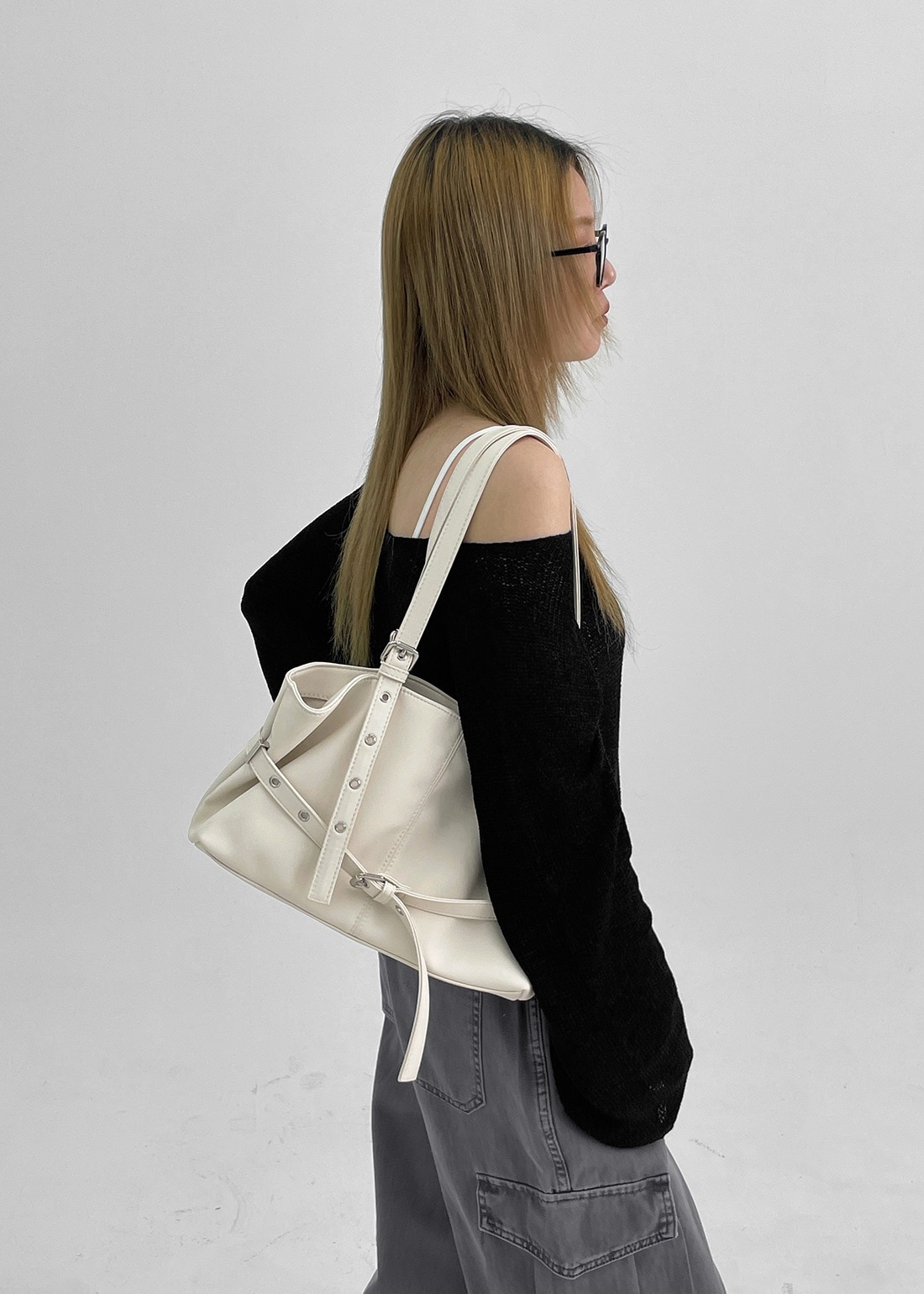 ロミナツレザーバックルショルダーバッグ