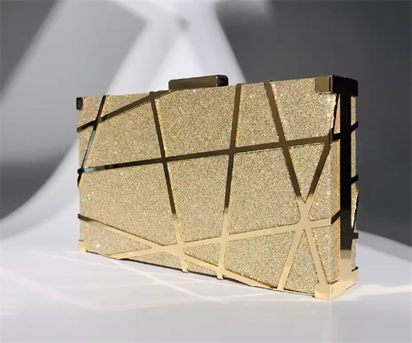 バッグ カバン レディース ショルダー 斜めがけ 肩がけ 手持ち パーティー クラッチ スクエア 四角 チェーン 硬い ハード ロック式 PU 大人可愛い きれいめ 上品 お洒落 かっこいい こなれ感