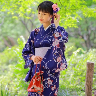 日本の着物の女性の正装の伝統的な正規版の着物はしわになりにくい材質の日系浴衣です