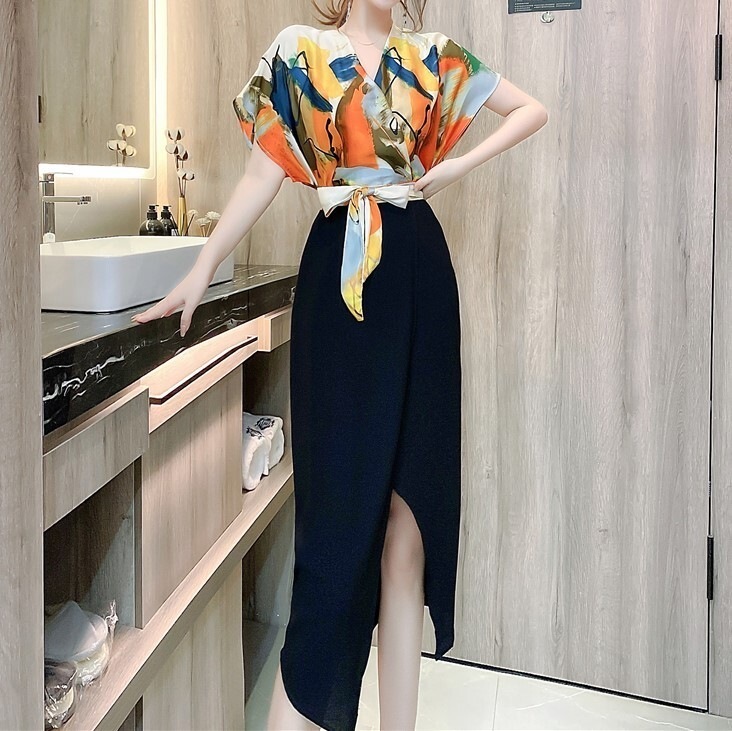 ワンピース 半袖 ノースリーブ 春 夏 秋 きれいめ 膝下 ミモレ丈 フレンチスリーブ Vネック カシュクール 襟なし ストレート Iライン 切り替えデザイン ドッキング ウエストマーク ウエストリボ