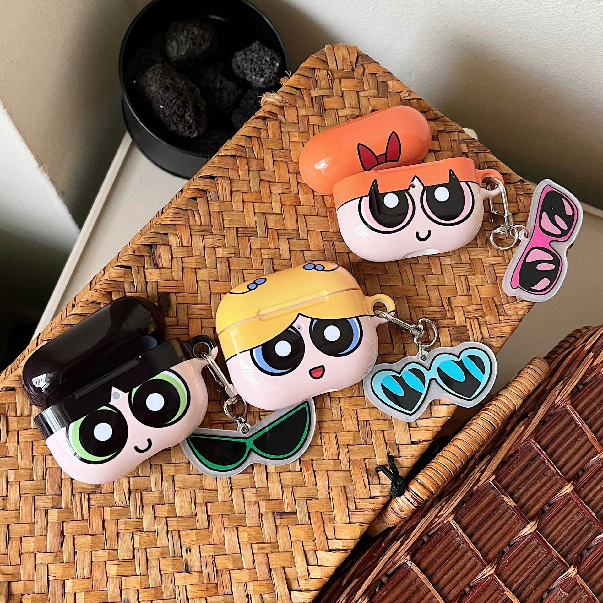 【20点セット】【送料無料】かわいい空飛ぶ婦人警官airpods proアップルの23世代Bluetoothイヤホンケースカートゥーン保護カバー