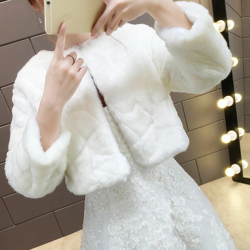 ブライダルケープ ウエディングショール 冬のケープ コート 淑女 レディース パーティー ショール オフホワイト 結婚式 ウエディング肩掛け ブライダルショール 成人式 二次会 レース付き 着痩せ 暖