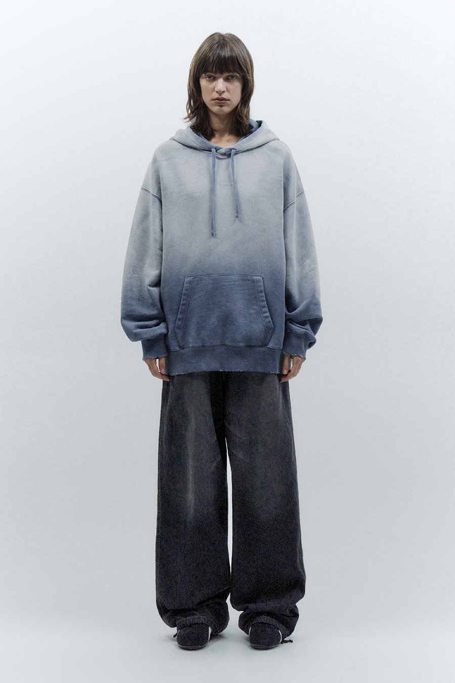 【INSILENCE】 [UNISEX] WASHED-OUT OVERSIZED FIT HOODIE : BLUE