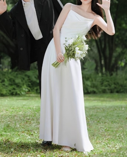 キャミソール ウエディングドレス 細見えシルエット 揺らめく裾 2次会/合コン 29,993円