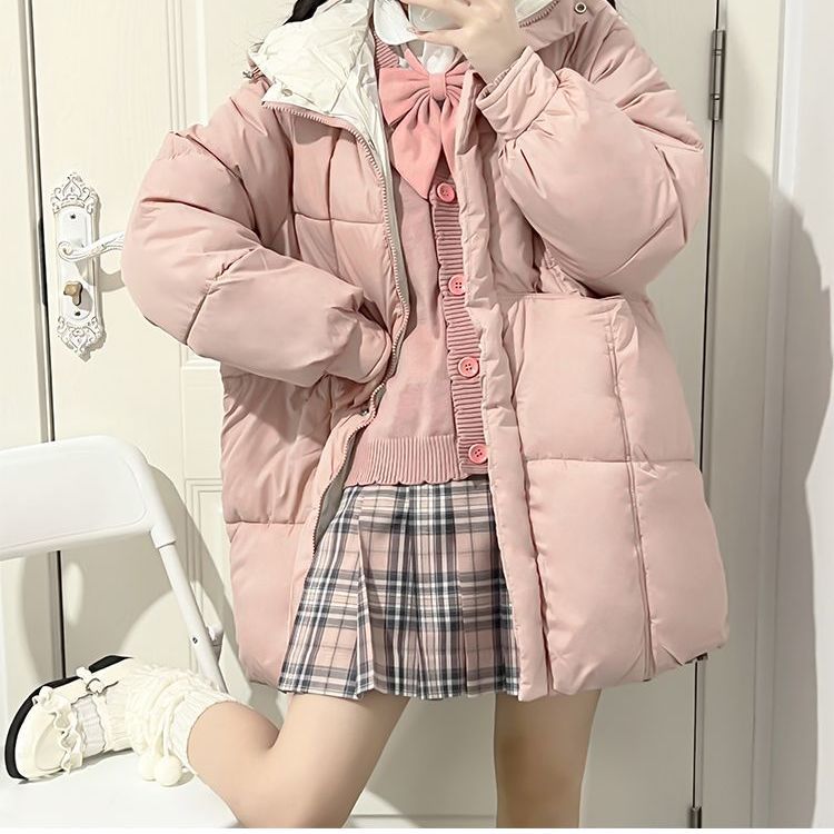 綿服の女性は冬に保温パン服を厚くしてゆるい学生は帽子の綿服のコートの中に長いタイプがある