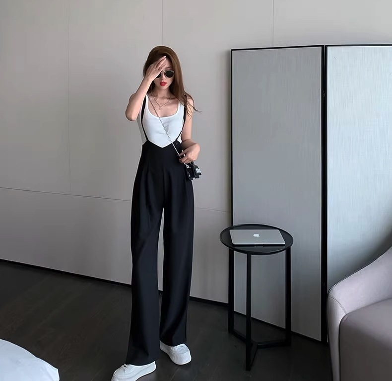 オールインワン サロペット ワイドパンツ Vネック 大人可愛い きれいめ ドレープストレート シンプル カジュアル 大人女子 こなれ感 ガーリー 個性的 存在感 春 夏 10代 20代 30代