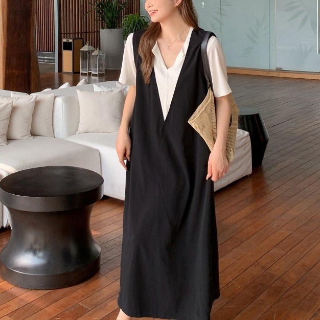 ワンピース ロングワンピース 半袖 Vネック 重ね着風 ロング丈 かわいい 大人可愛い きれいめ シンプル 上品 おしゃれ カジュアル こなれ感 個性的 主役級 ラフ ルーズ 存在感 抜け感