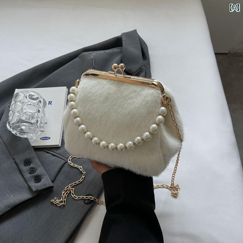 ショルダーバッグ 斜めがけ レディース 鞄 パール がま口 韓国 おしゃれ チェーン ファー ヒョウ柄 レオパード ホワイト ブラック