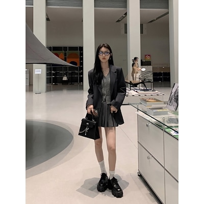 ムルバングレー西コートレディース春と秋の高級デザイン感があります