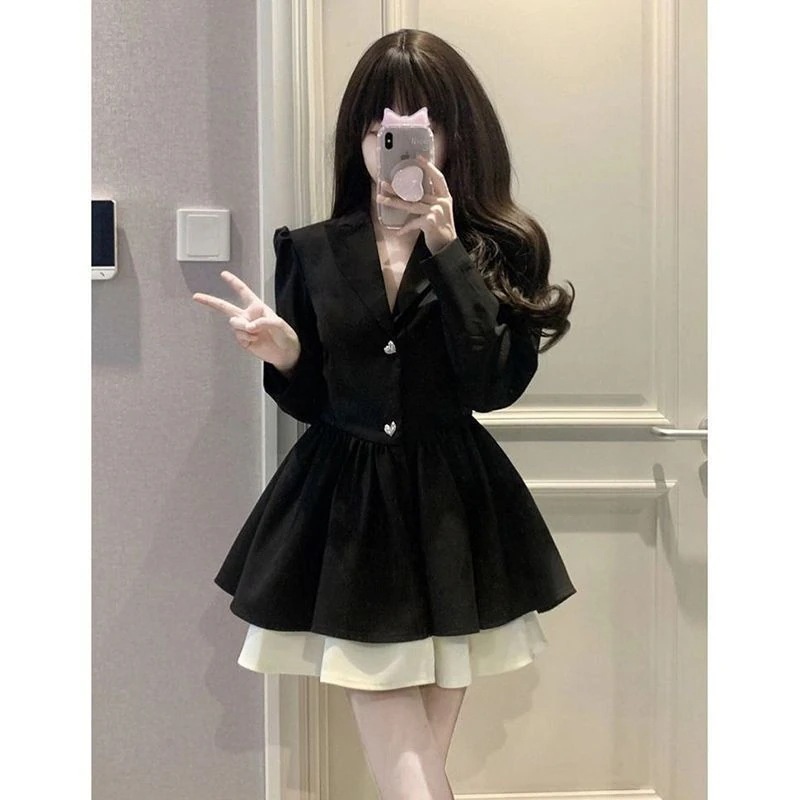 プラスサイズの女性の秋の新しいフレンチスタイルの黒のエレガントなスーツドレスヘップバーンスタイルのウエストを絞ったプリンセスのふくらんだ小さな黒いドレス