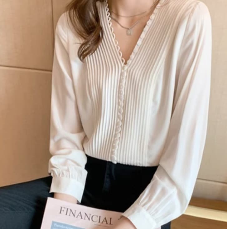 トップス デート シャツ ブラウス カットソー 袖あり 長袖 Vネック かわいい 大人可愛い きれいめ シンプル カジュアル 大人 上品 おしゃれ お洒落 かっこいい レトロ 大人女子 こなれ感