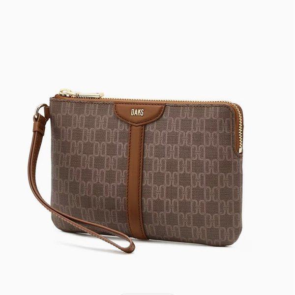 AK Bundang店 ハンドバッグ Saint Barnett Brown DDパターン レザーミニクラッチバッグDCWA6E804W2