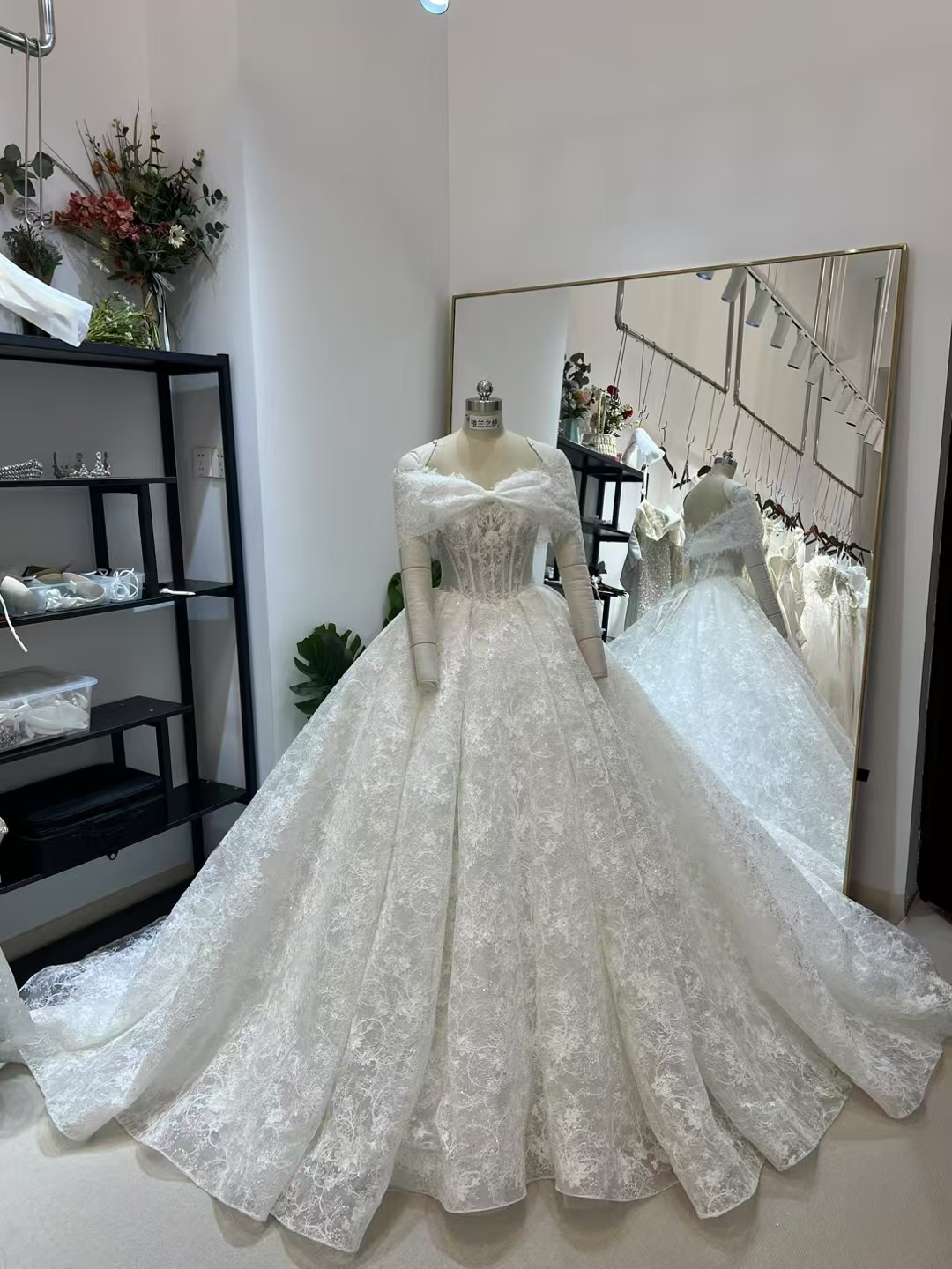 ウェディングドレス 韓国風ドレス 取り外しオフショルダー セクシー 贅沢な小花総レース 結婚式