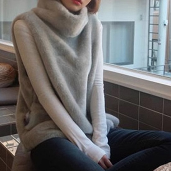 レディース トップス プルオーバー ベスト アウター ファー 袖なし ノースリーブ ハイネック もこもこ ふわふわ ふっくら 伸縮性 厚手 かわいい 大人可愛い きれいめ シンプル カジュアル 上品