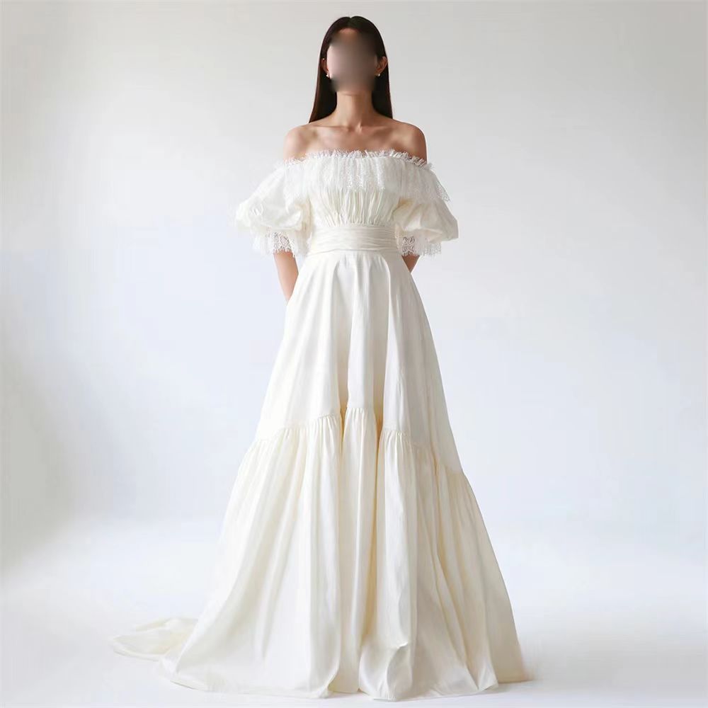 森系のドレスの白いレースの屋外の肩の朝の服の女性の花嫁の軽いウェディングドレスの肩の朝のドレス