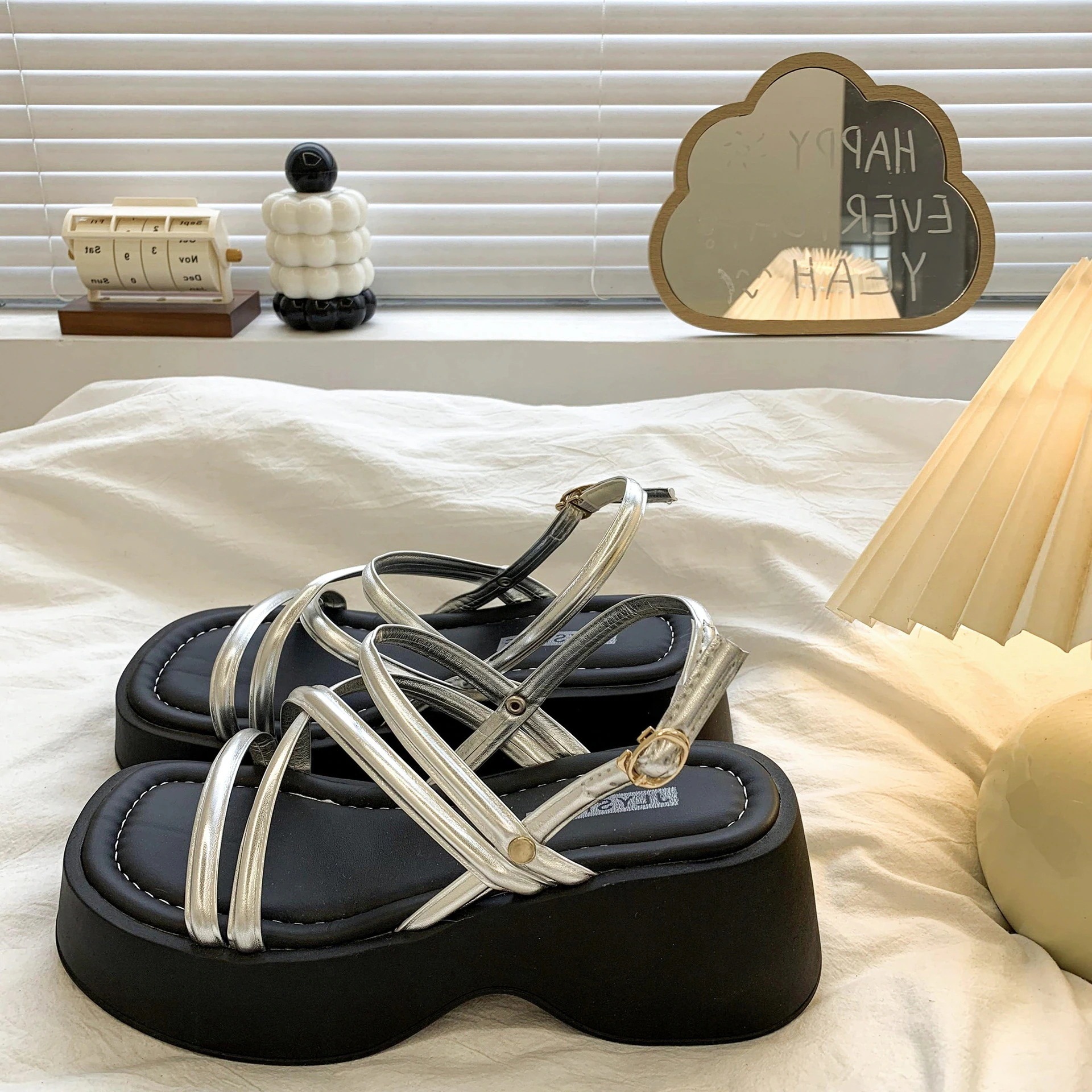 レディース サンダル 高級感 ローマサンダル 厚底靴 快適 カジュアル 身長アップ 軽量 厚底サンダル