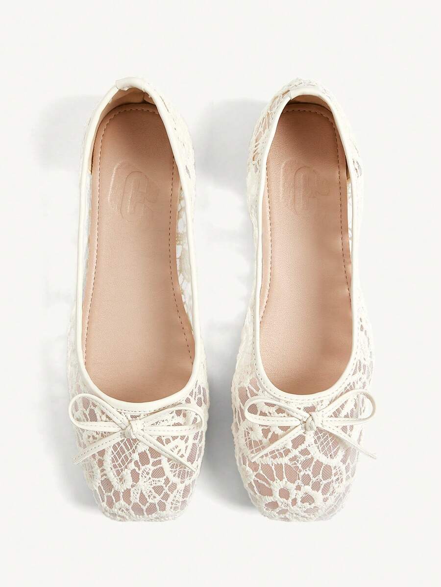 CUCCOO CHICEST ベージュレースメッシュ素材のラウンドトゥフラットシューズリボンディテールファッショナブルでミニマリストなエレガントなベージュの女性用フラットシューズ