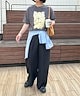 チャコールグレー