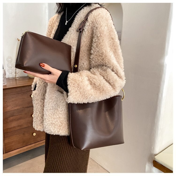 4色 ショルダーバッグ レディース ミニバッグ 肩掛け 斜めがけ 大人 軽量 2way カジュアル おしゃれ 通勤 ストラップ 太目 バケツ型 大容量 きれいめ シンプル 大人 上品 お洒落 かっこい