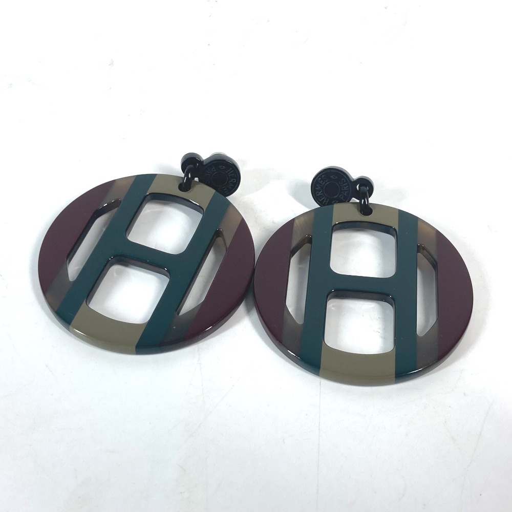 ピアス Hエキップ Hロゴ ラッカーウッド アクセサリー ラウンド バッファローホーン グリーン×ブラウン系