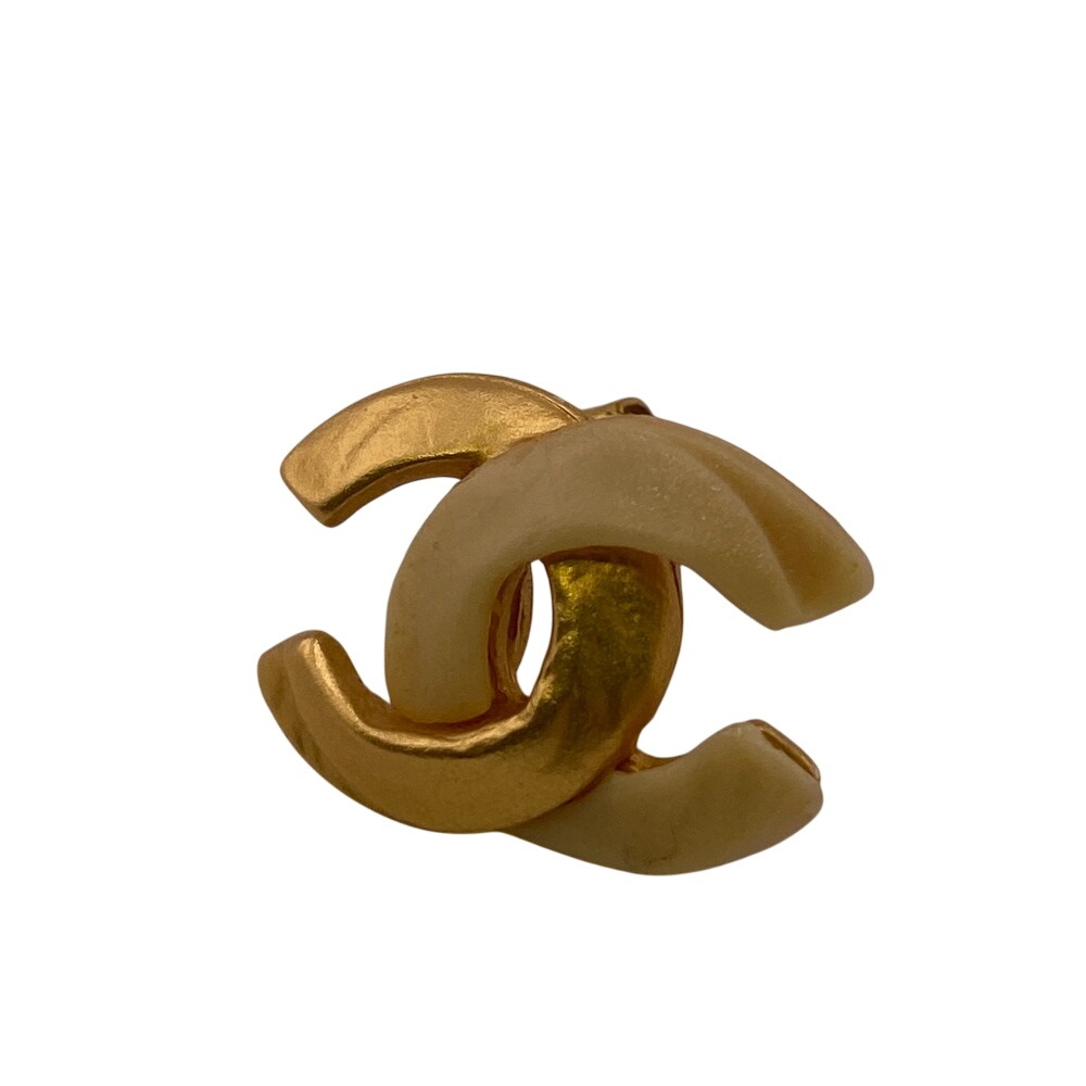 Earrings here mark ladies 00T