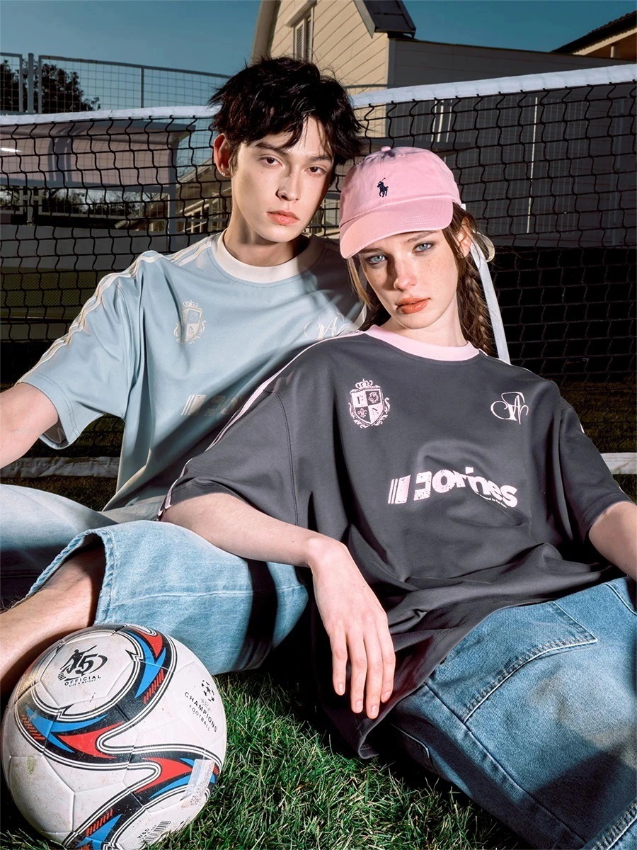 2025 韓国可愛い風トップス Tシャツ スポーツ ファッション半袖スリムフィットサイド丈ペイントシルエットゆったり休日レディースサイズ韓国系ネックユニセックスおしゃれカジュアルメンズライク T