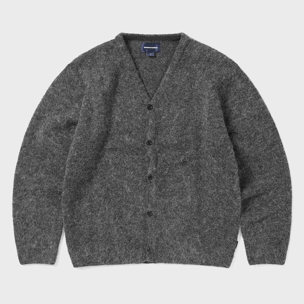 これは決して毛むくじゃらしないニットカーディガンチャコール