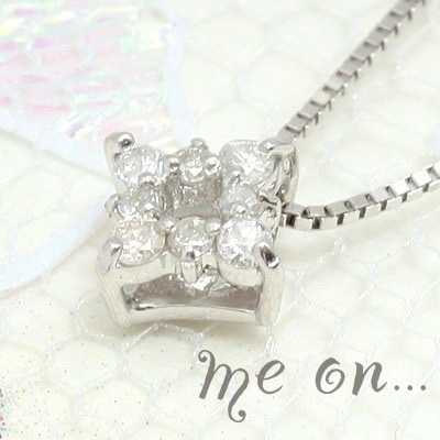 me on... スマートデザインの美しさ K10ホワイトゴールドダイヤモチーフ天然ダイヤモンドネックレス