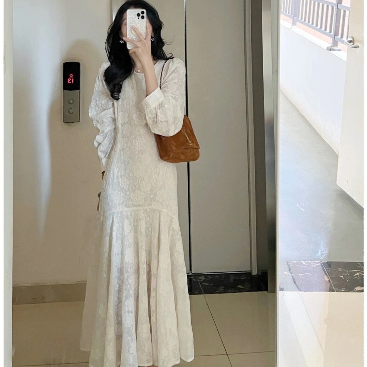 気質パーティー韓国chic春長袖ワンピースレース刺繍ワンピースプリーツ高級感流行りフィッシュテールスカート気質百掛けフレンチ着やせ