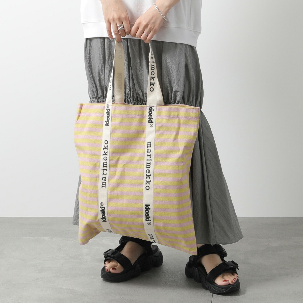 marimekko マリメッコ トートバッグ CARRIER MIDI TASARAITA キャリア ミディ タサライタ 093347 レディース KIOSKI キオスキ ロゴ 鞄 カラー2色 【me