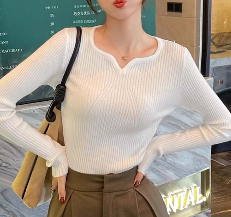 レディース トップス カットソー ニット Vネック タイト 細身 フェミニン かわいい 大人可愛い きれいめ シンプル カジュアル 上品 おしゃれ かっこいい こなれ感 ラフ モード系 主役級 存在感