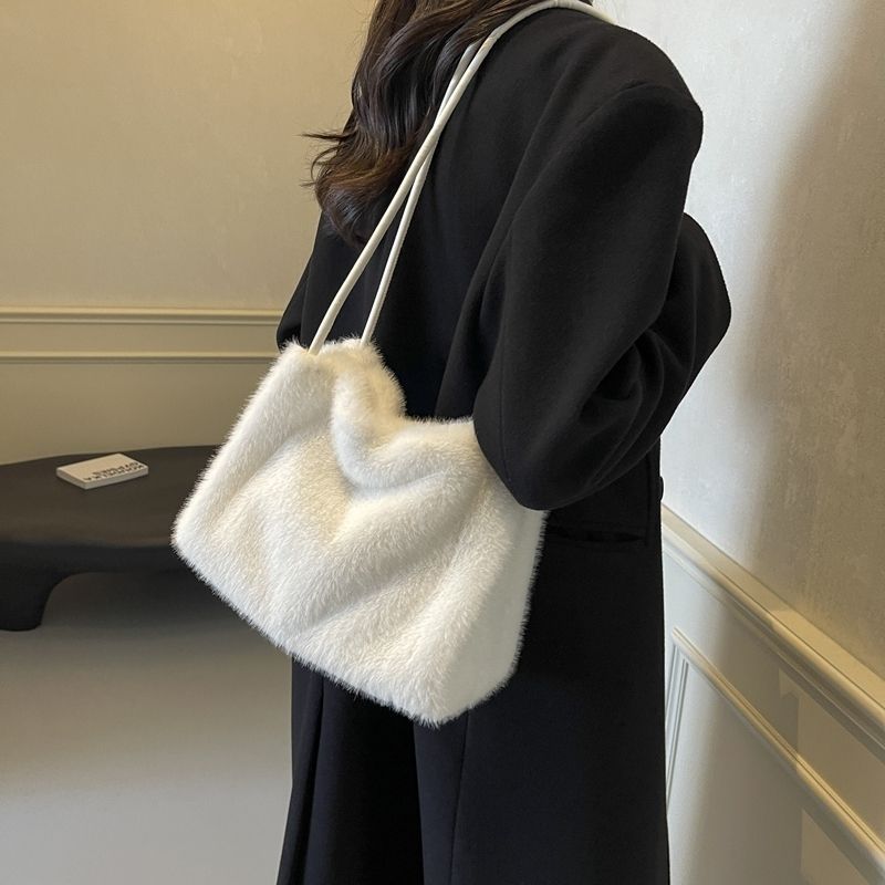 26大人気3日出荷韓国風ファー トート 26トレンド ふわふわ マルチショルダー ショルダーバッグ