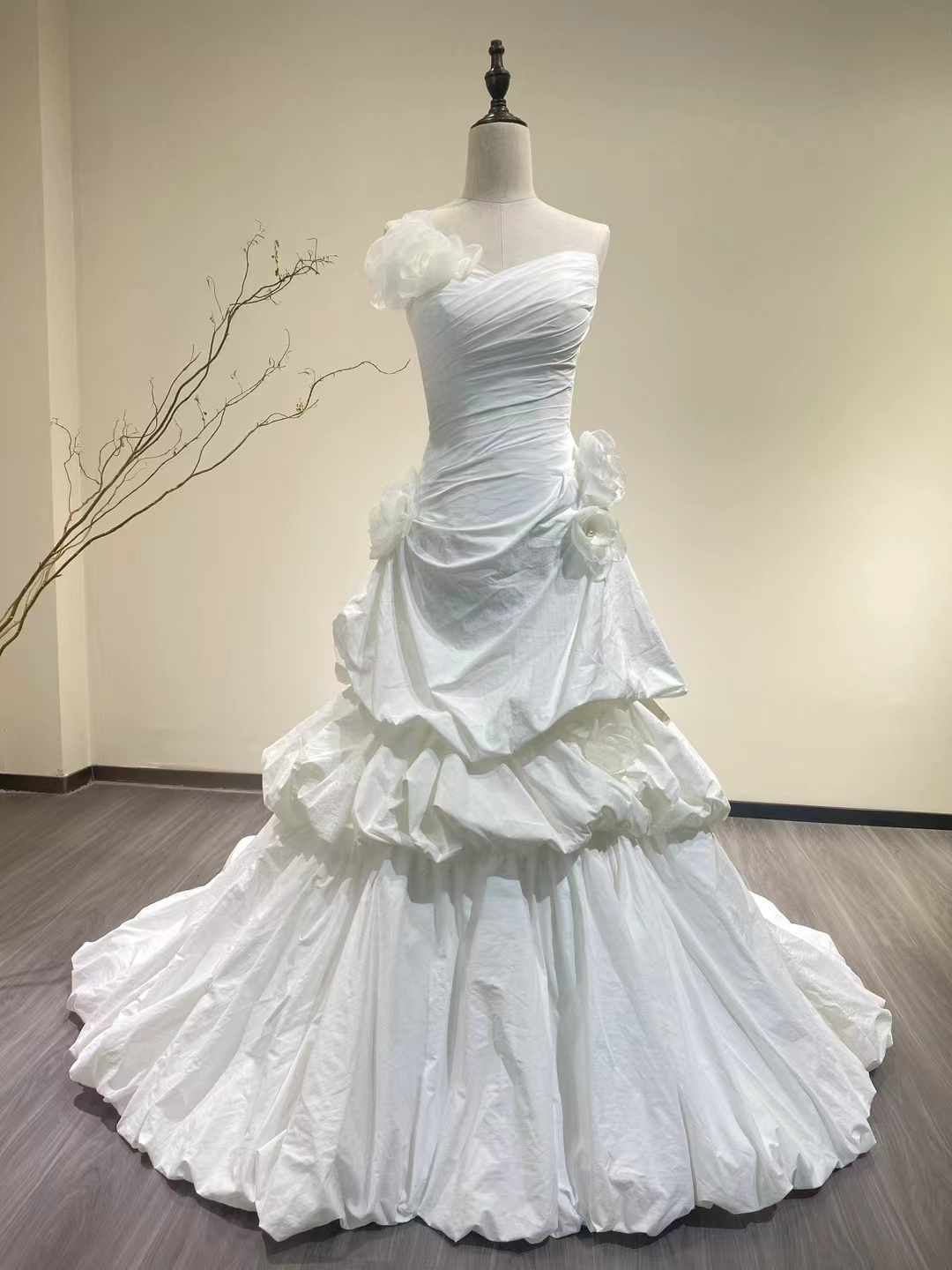 ウェディングドレス デザイン感 マーメイドライン ハンドメイド ラッフルフリル シルクタフタ 花嫁